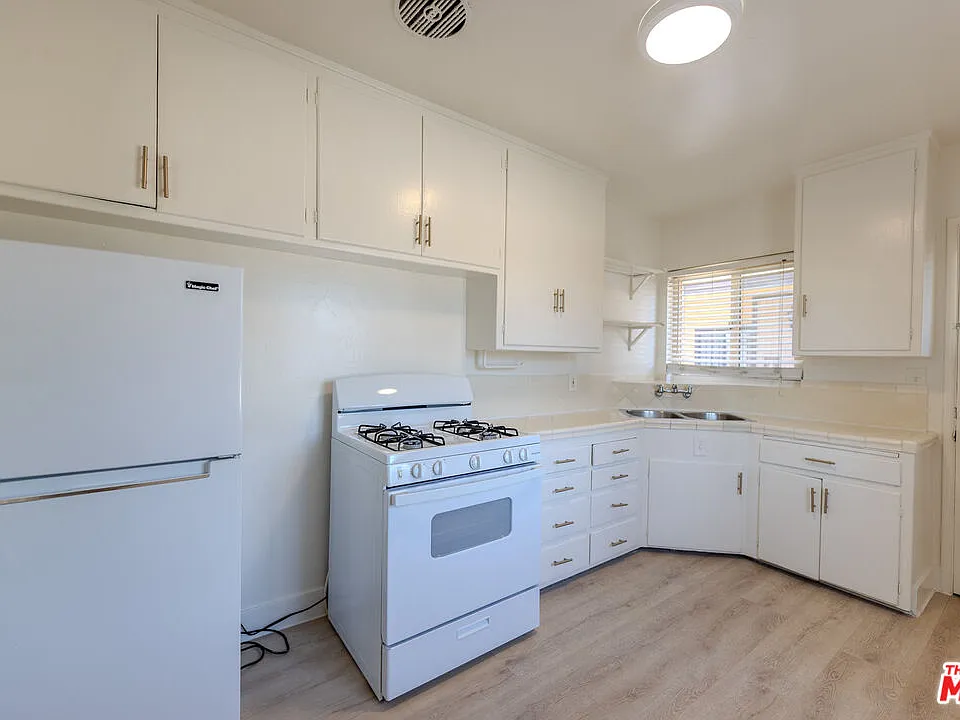 233 E Alameda Ave #A