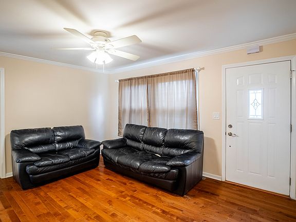 3rd image of 36073 N Oakwood Dr