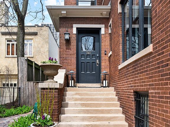3rd image of 740 W Hutchinson St
