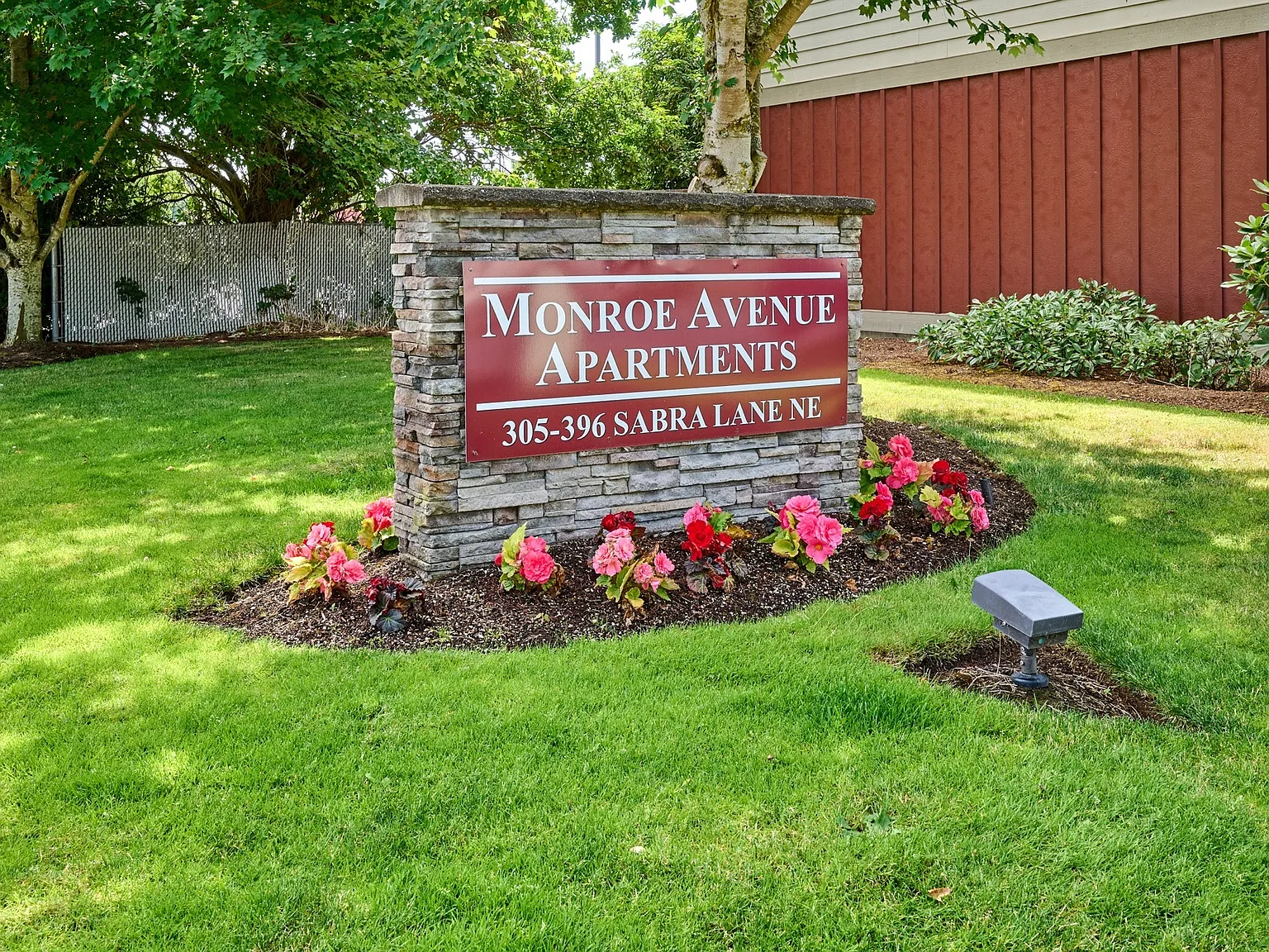 Monroe Avenue Apartments — Photo 3