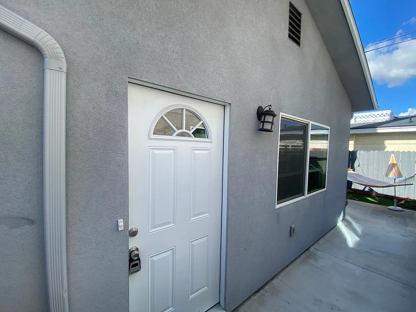 One Story 4BD/2BA w/ Private Yard!! — Photo 4