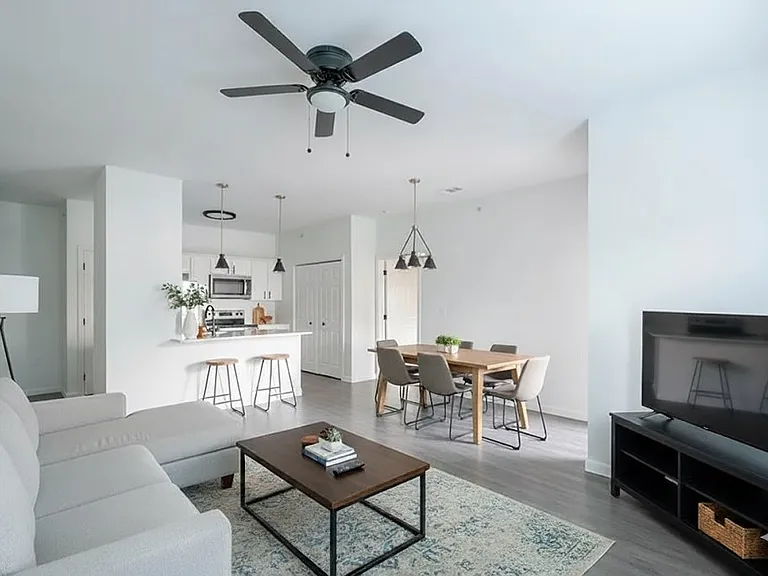 LA SIERRA APARTMENTS — Photo 3
