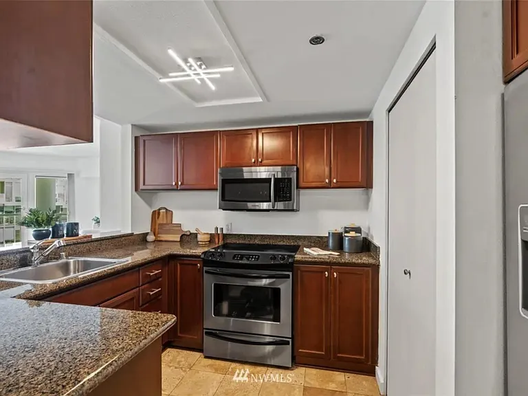 121 Vine St #1506 — Photo 3