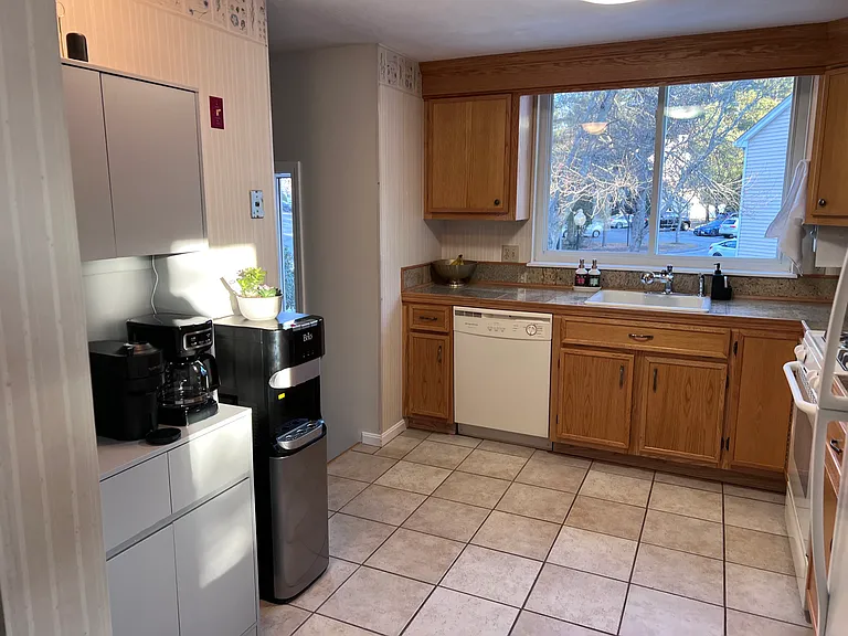 38 Gaslight Ln — Photo 2