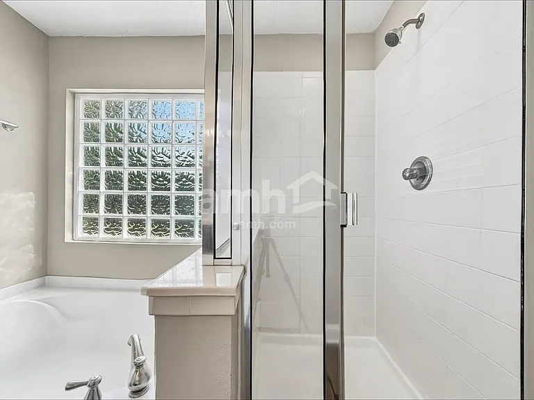 2320 Brian Lakes Dr E — Photo 11