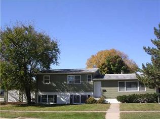 308 12th Ave, Hiawatha, IA 52233