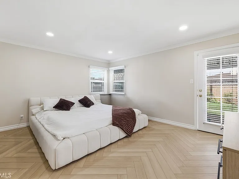 4809 Falcon Ave — Photo 7