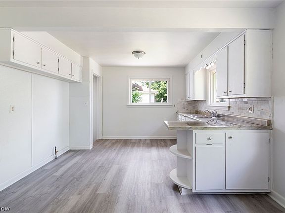5th image of 404 Whipple Ave