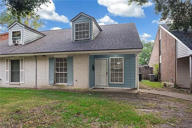 2 bed, 2.0 bath, 1465 sqft, $1,200 — Photo 2