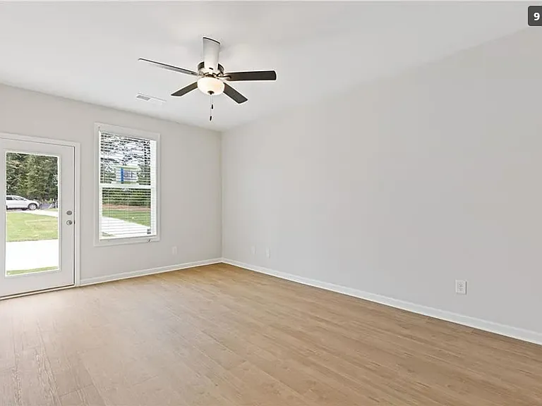 212 Westpark Dr — Photo 11