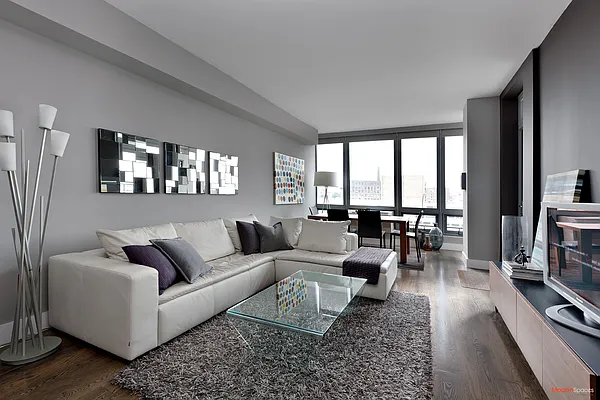 Sold by Modern Spaces | media 11