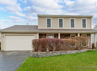 927 High Ridge Pass, Carol Stream, IL 60188