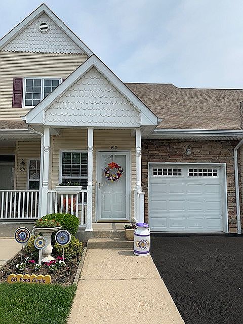 1st image of 60 Pond Cir