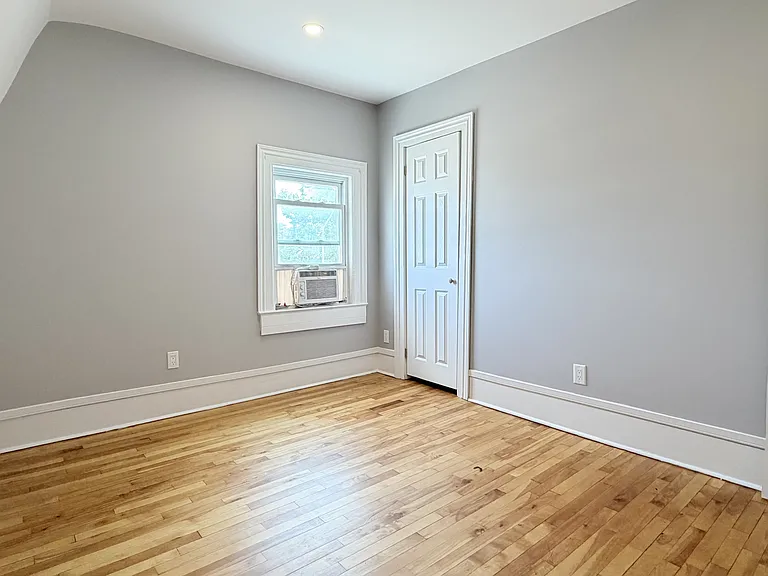 2177-2181 Howard Ave #2177 — Photo 12