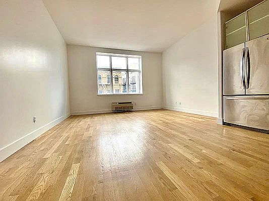 4th image of 140 Hope St Floor 5