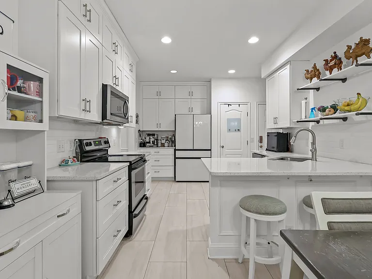 174 Hardwood Forest Dr — Photo 1