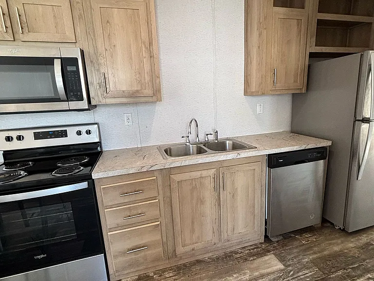 1023 SW 22nd St — Photo 5