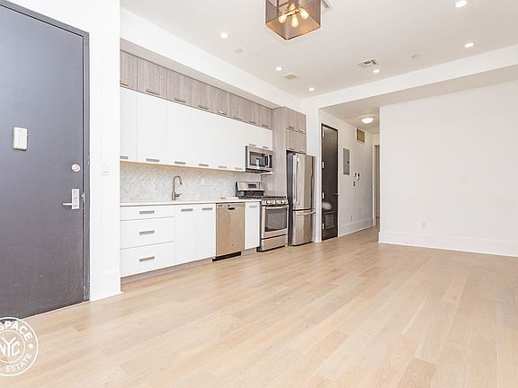 4th image of 601 Saint Marks Ave #2XX