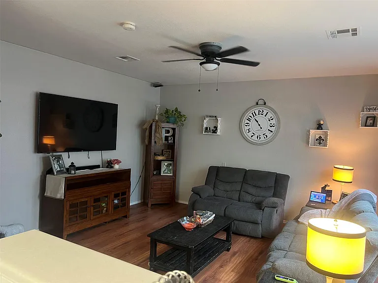 318 Belinda Ct — Photo 4