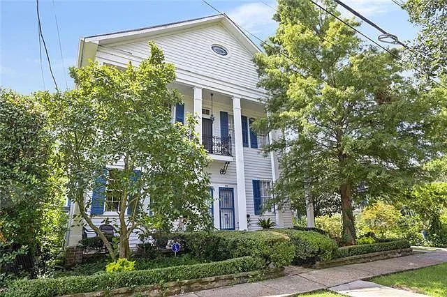 631 Lowerline St
