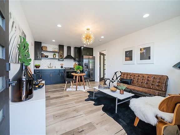 Living room Kitchen area