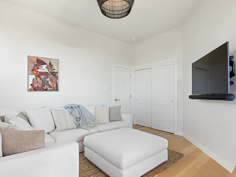 255 Marine Blvd — Photo 10