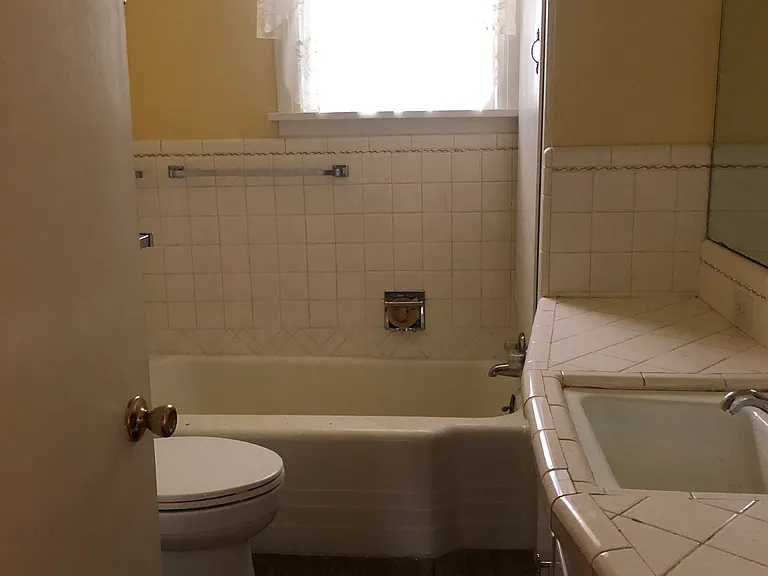 1041 W Vanderbilt St — Photo 8
