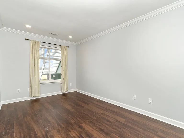 9568 Bay Front Dr — Photo 10
