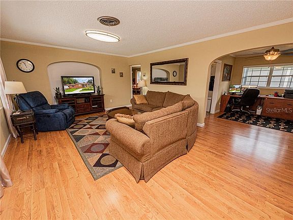 5th image of 334 Glendale St
