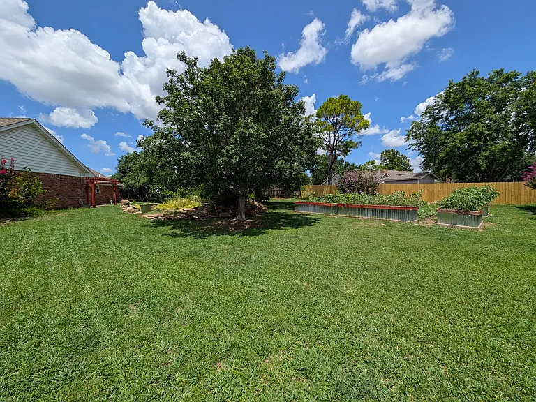 10133 Bromley Ct — Photo 53