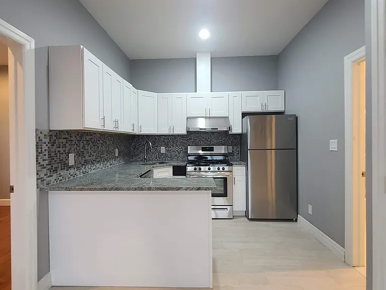 100 Griffith St #3L — Photo 1