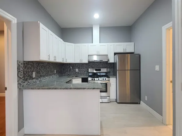 100 Griffith Street image 1 of 18