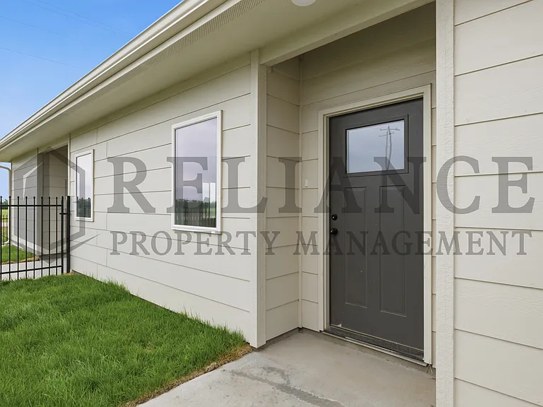 204 N Gowen St — Photo 4