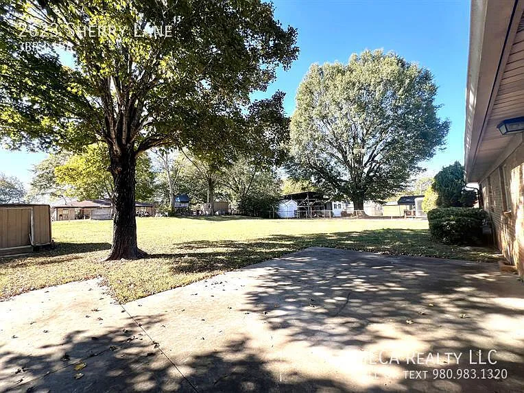 2623 Sherry Ln — Photo 4