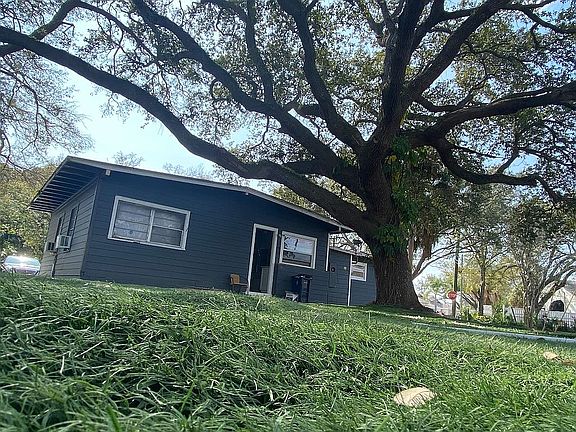 2nd image of 4009 W Estrella St