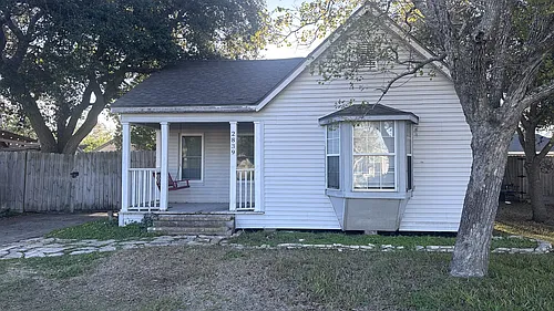 2839 Topeka St Photo 1