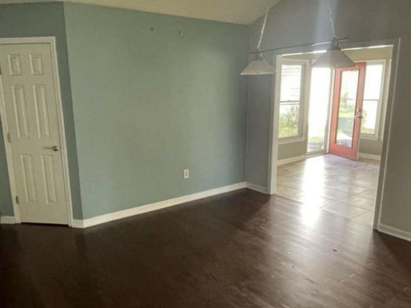 3rd image of 103 Windward Ct