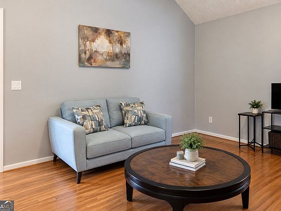 5th image of 180 Oakwood Cir
