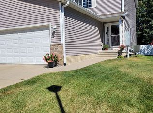 1207 Lois Ln, Waterloo, IA 50702