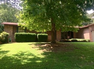 2225 N Mockingbird Ln, Fayetteville, AR 72703