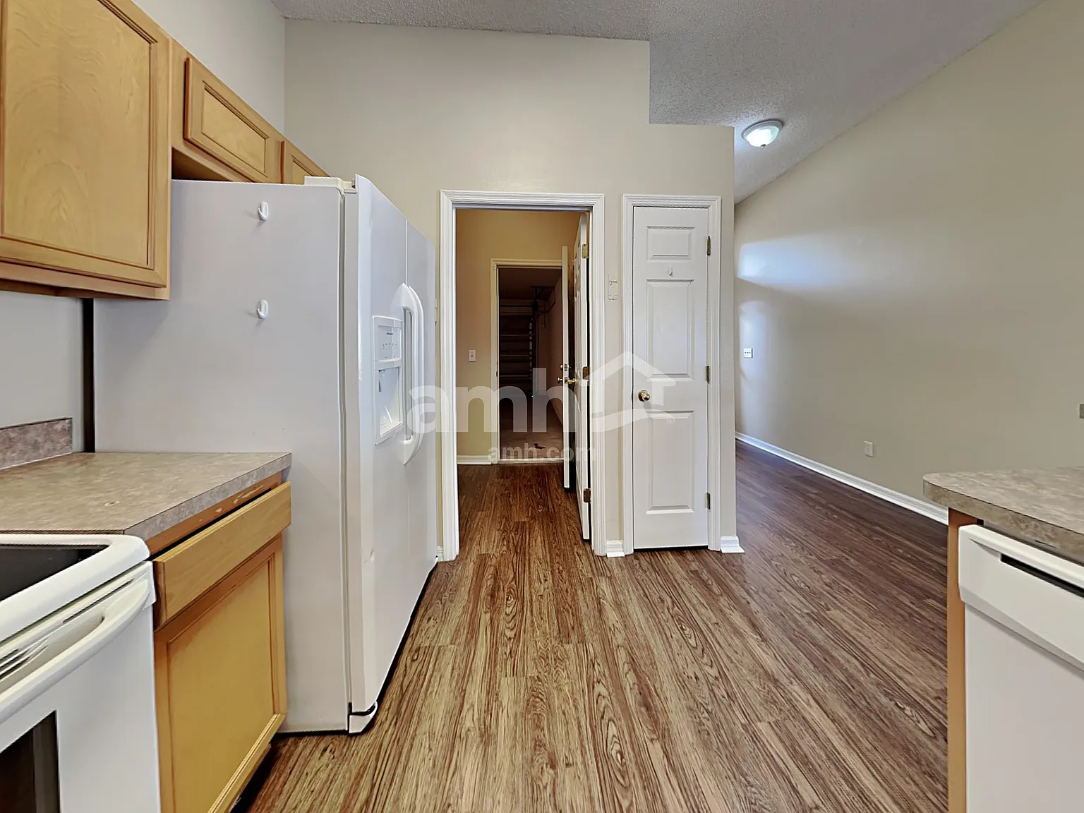 3 bed, 2.0 bath, 1627 sqft, $2,340 — Photo 4