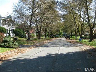 3rd image of 205 Applewood Dr