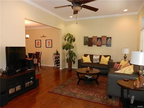 Living Room with Crown Molding!