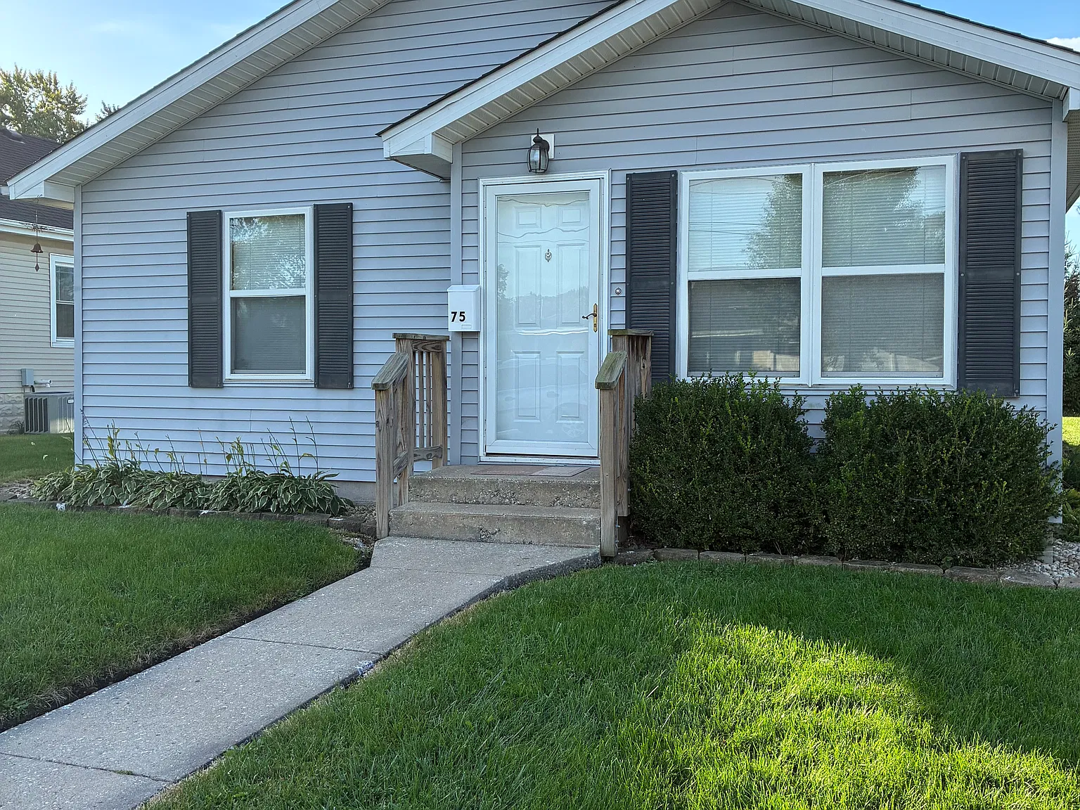 3 bed, 1200 sqft, $1,800 — Photo 1