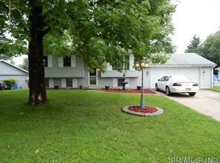 405 Crestwood Dr, Brighton, IL 62012