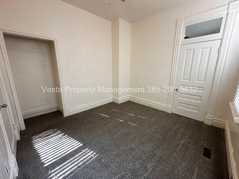 2521 Gramercy Ave #1 — Photo 8