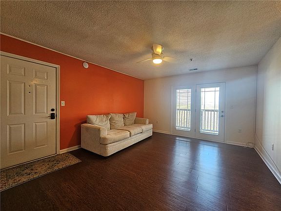 4th image of 1023 Harts Cove Way