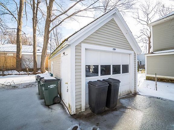 3rd image of 11 Winter St Unit 1