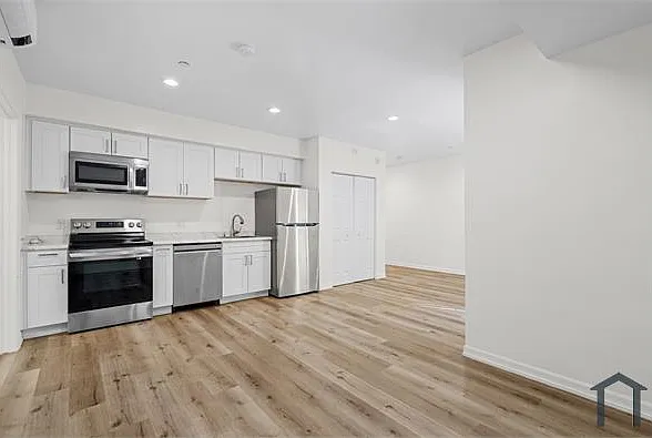 2428 Highland Ave — Photo 6