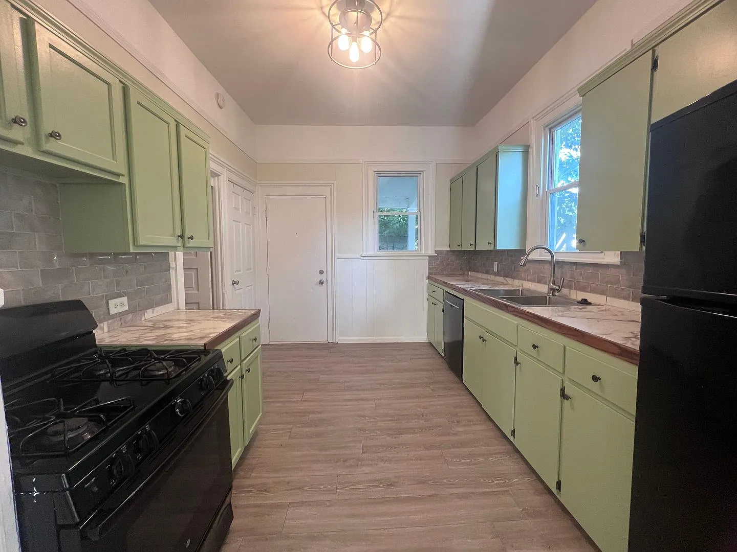 Single Family Home Located Near Medical Mile!! — Photo 3